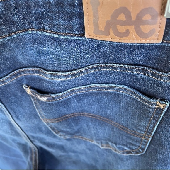 Lee Jeans Regular Fit Straight Leg Mid Rise Dark Wash Women’s 16 Classic Denim - Picture 4 of 5